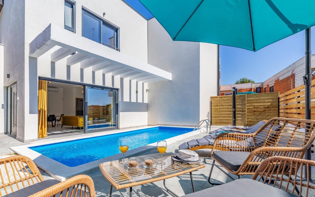 מדולין Villa Rougemarin - Marin With Private Pool מראה חיצוני תמונה