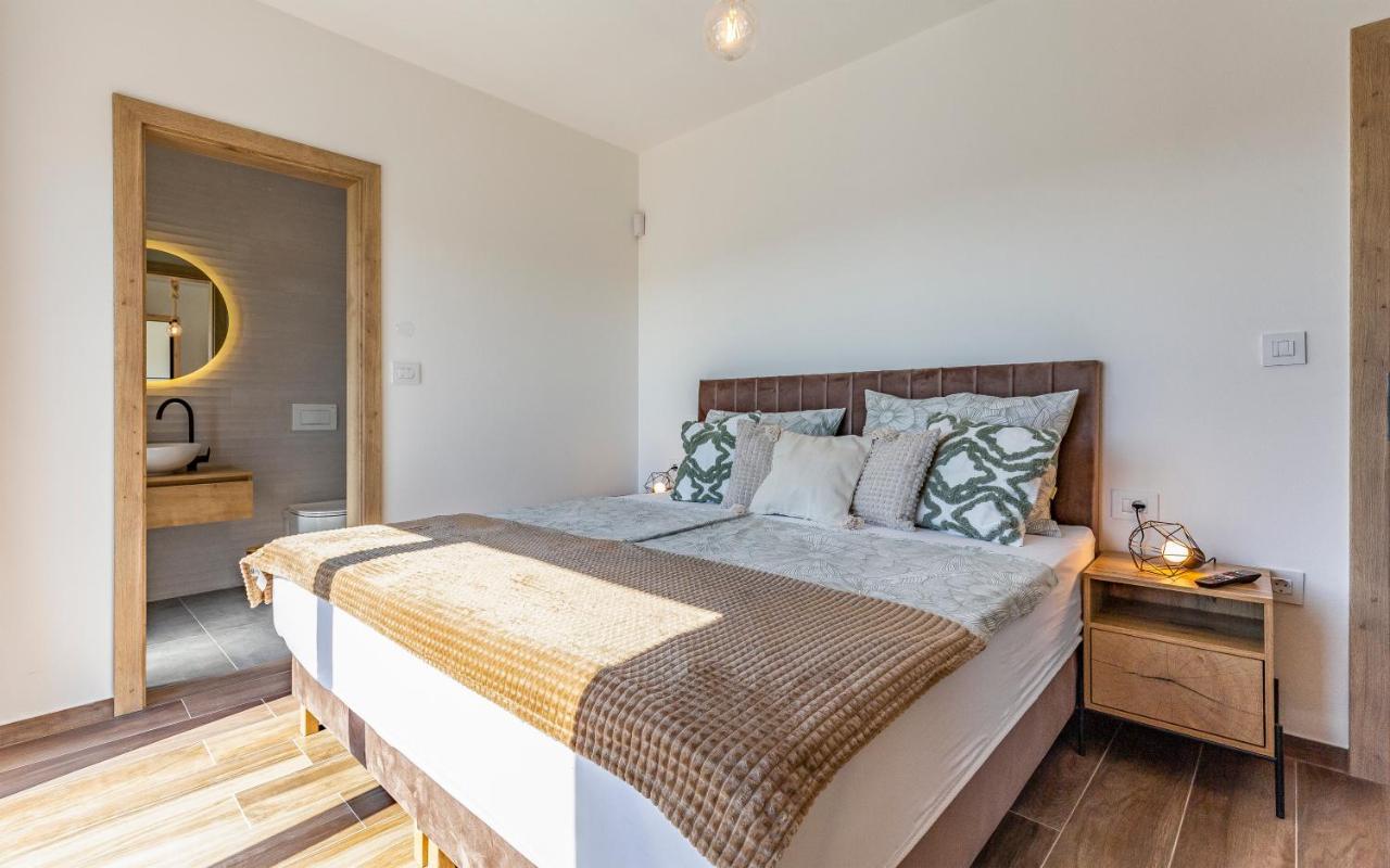 מדולין Villa Rougemarin - Marin With Private Pool מראה חיצוני תמונה